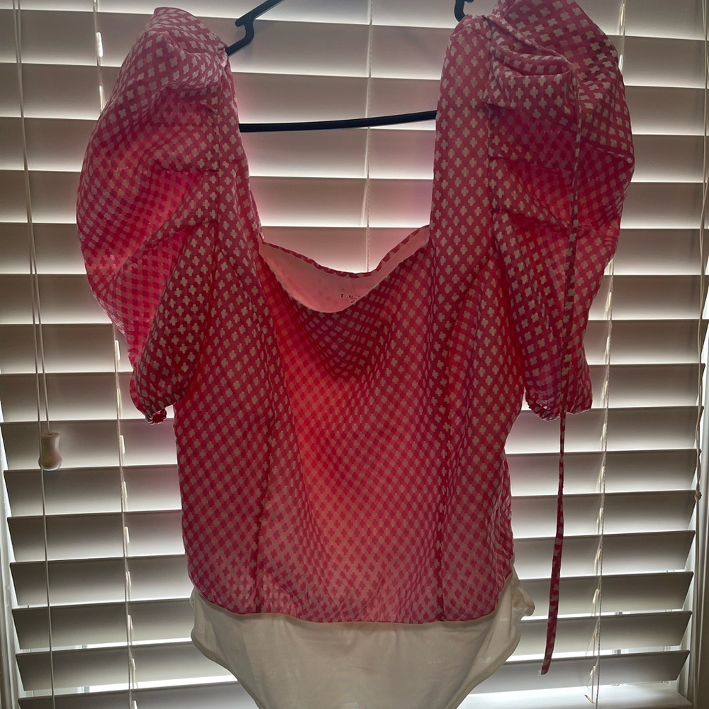 Pink & white tie back bodysuit size Large runs small